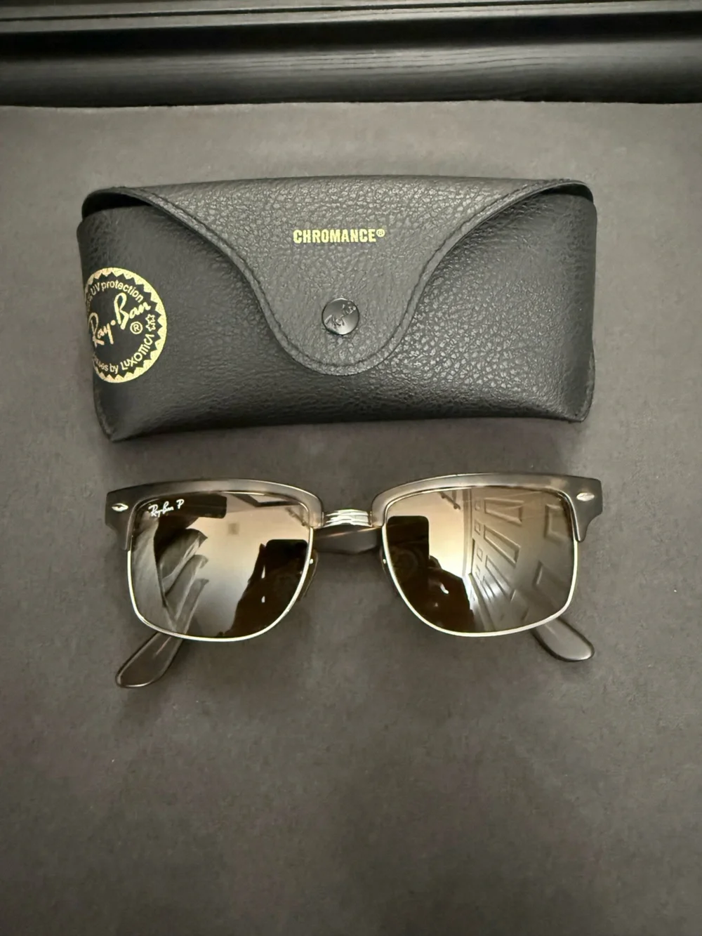 Ray-Ban Brown Gradient Lens Sunglasses with Black Case